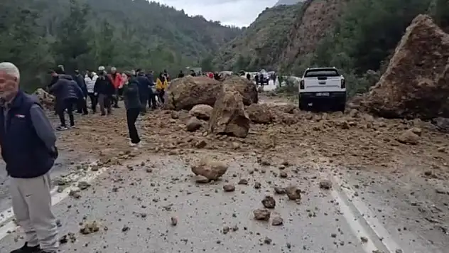 Isparta-Antalya kara yolunda heyelan