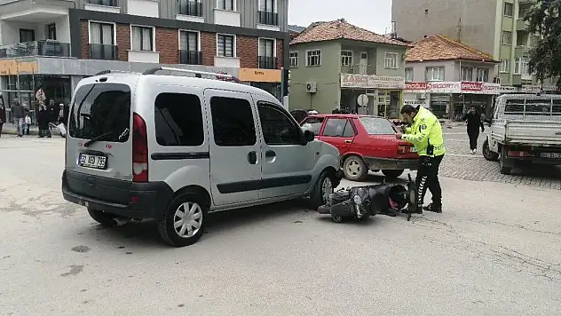 Isparta'da kazada yola savrulan motosiklet sürücüsü yaralandı