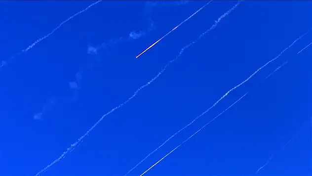 İsrail ordusu, İran'dan İsrail'e doğru yeni füzelerin fırlatıldığını duyurdu