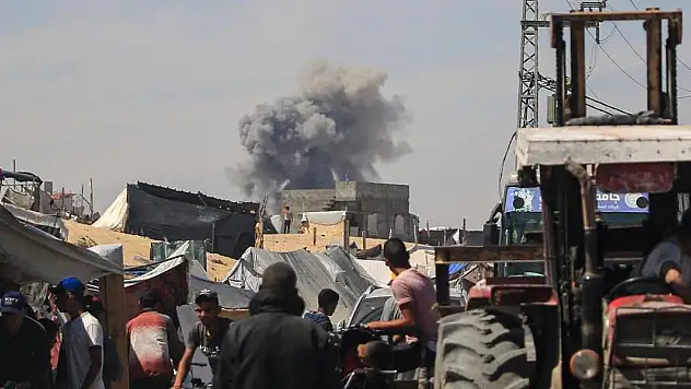 İsrail ordusu Refah'ta çadırları bombaladı: 11 kişi öldü