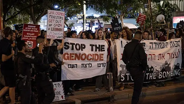 İsrail'de on binlerce kişi, Gazze'nin işgal kararını protesto etti