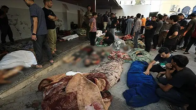 İsrail'in Gazze'de yerinden edilenlerin sığındığı okula düzenlediği saldırıda en az 100 kişi öldü