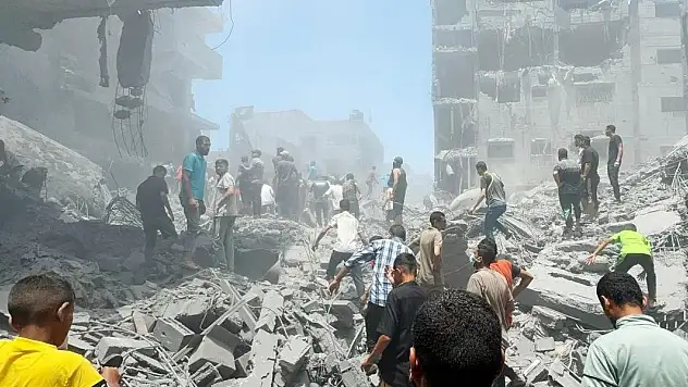 İsrail'in Gazze'nin farklı noktalarına düzenlediği saldırılarda 11 kişi öldü
