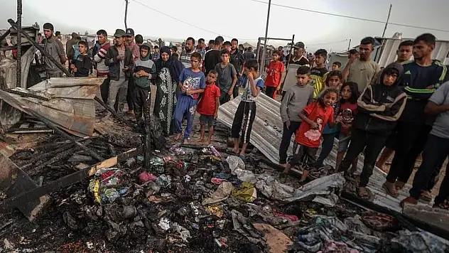 İsrail'in Refah'taki kampa düzenlediği saldırıda can kaybı 45'e yükseldi