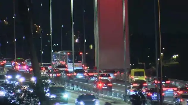 İstanbul - İstanbul'un çıkış güzergahlarında trafik yoğunluğu