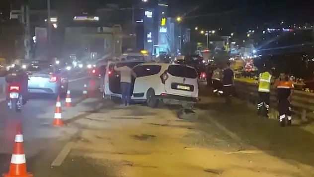 İstanbul - Pendik'te 6 aracın karıştığı zincirleme trafik kazasında 1'i çocuk 5 kişi yaralandı