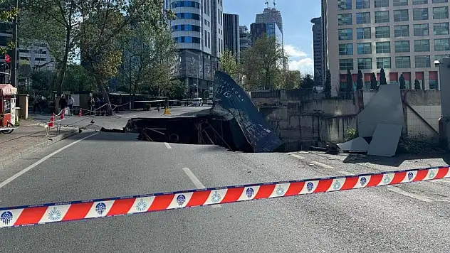 İstanbul Sarıyer'de yol çöktü