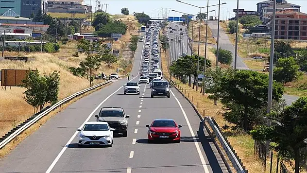 İstanbul-Tekirdağ kara yolunda bayram yoğunluğu