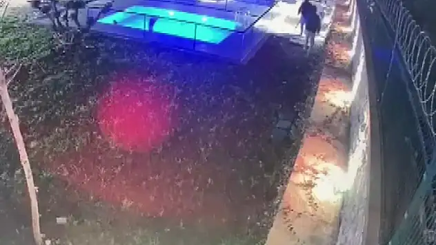 İstanbul- Villadan yaklaşık 12 milyonluk hırsızlık yapan şüpheliler kamerada