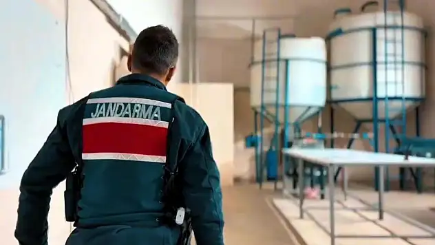 İstanbul'a sevk edilecek tonlarca kaçak etil alkol ele geçirildi