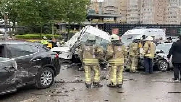 İstanbul'da 7 araç birbirine girdi: 8 yaralı
