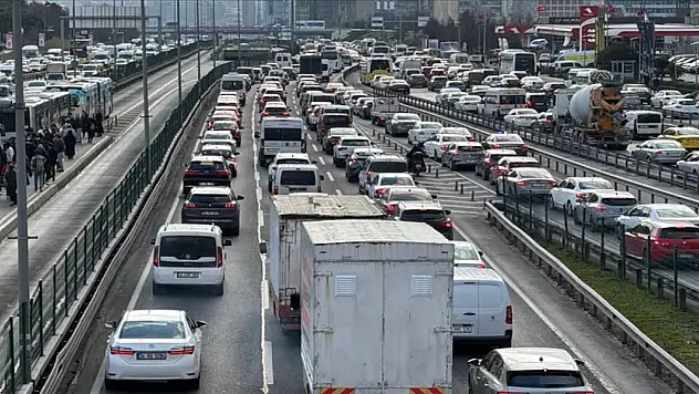İstanbul'da akşam saatlerinde trafik yoğunluğu yüzde 80'e çıktı