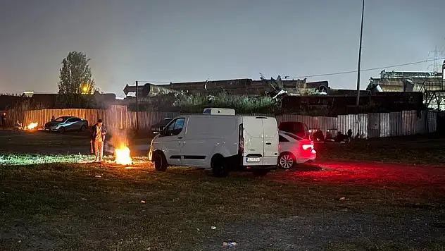 İstanbul'da bazı vatandaşlar geceyi de dışarıda geçiriyor