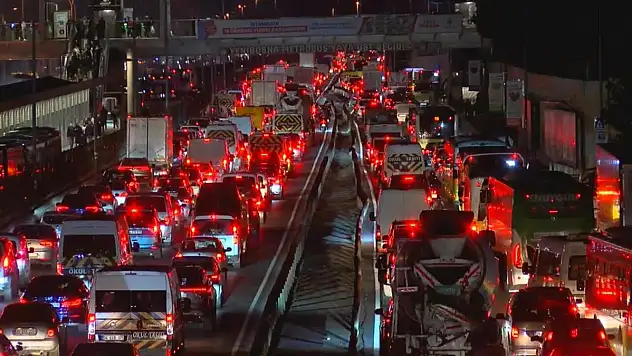 İstanbul'da trafik yoğunluğu yüzde 83'e ulaştı