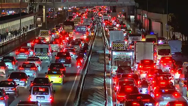İstanbul'da trafik yoğunluğu yüzde 85'e ulaştı