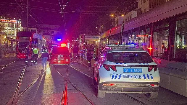 İstanbul'da tramvayın altında kalan kişi öldü
