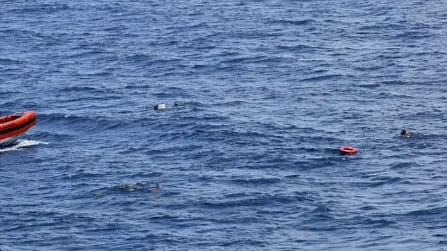 İtalya'da 22 turisti taşıyan yelkenli battı: 7 kayıp