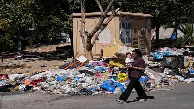 İzmir Buca çöpten geçilmez oldu
