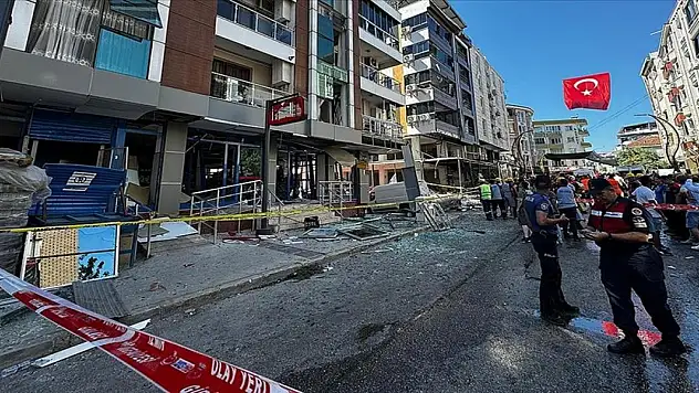 İzmir'de bir restoranda meydana gelen patlamada 4 kişi hayatını kaybetti