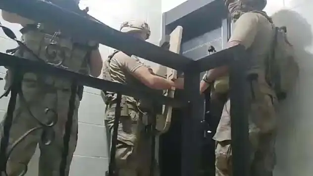 İzmir'de FETÖ operasyonu: 6 gözaltı