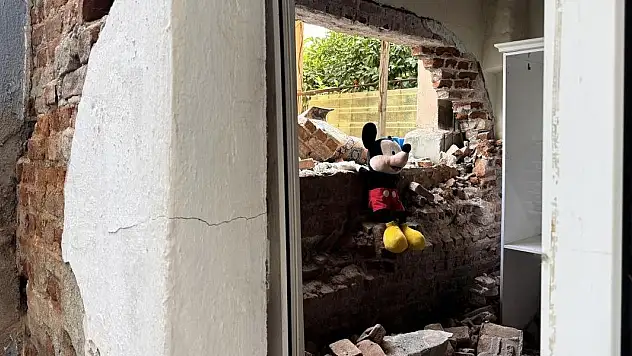 İzmir'de tünel inşaatı nedeniyle evlerde hasar oluştu