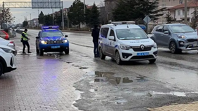 Jandarmanın dur ihtarına uymayarak kaçan plakasız otomobil polise yakalandı