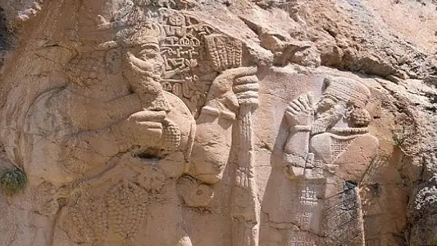 Kabartma Kayadan Dünyadaki İlk Yazılı Tarım Anıtı: İvriz Kaya Anıtı