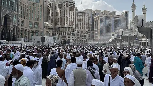 Kabe'de 500 bin kişi ile günlük umre rekoru kırıldı