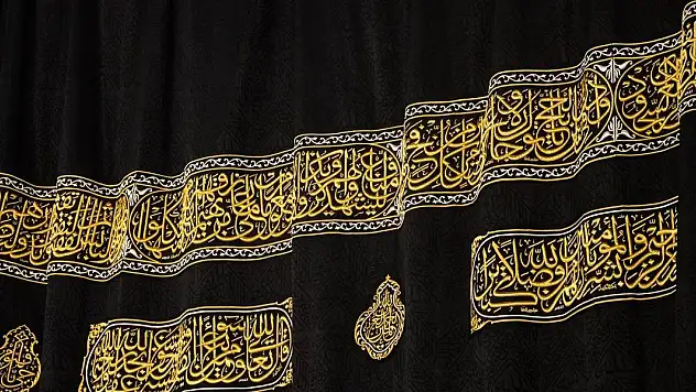 Kabe'nin örtüsü değiştirildi