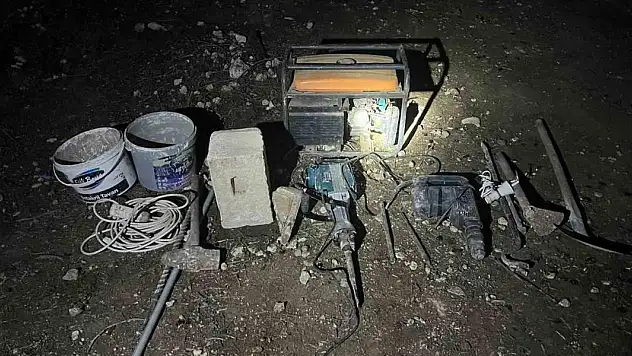 Kaçak kazı yaparken suçüstü yakalandılar