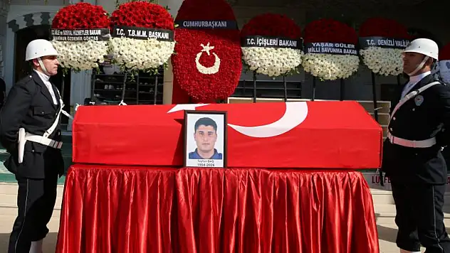 KADES ihbarına giderek silahlı saldırı sonucu şehit olan Tayfun Baş son yolculuğuna uğurlandı