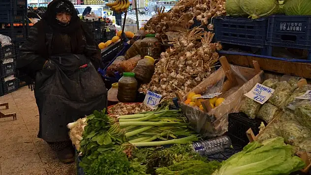 Kadınlar Pazarı'nın Nazife Teyze'sine veda