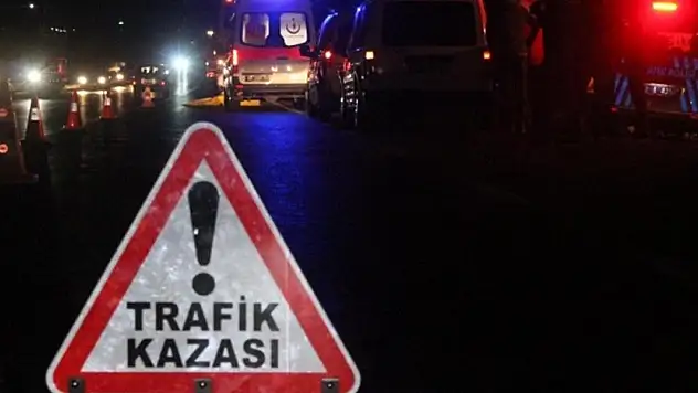 Kahramanmaraş'ta tıra çarpan kamyonetteki 1 kişi öldü, 1 kişi yaralandı