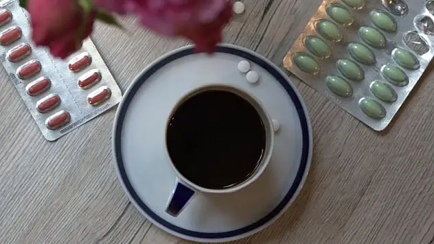 Kahve içtikten sonra bu ilaçları almayın! Birlikte tüketince patlıyor