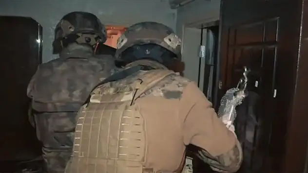 'Kalkan-22' operasyonlarında 40 göçmen kaçakçılığı organizatörü yakalandı