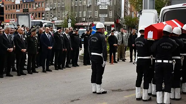 Kalp krizi geçiren polis memuru hayatını kaybetti