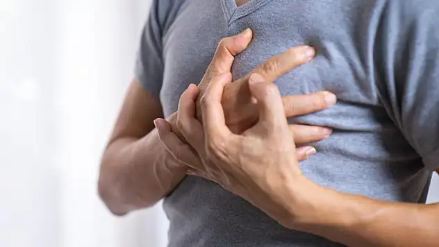 Kalp krizi 'geliyorum' diyor: Bu sinyallere dikkat!