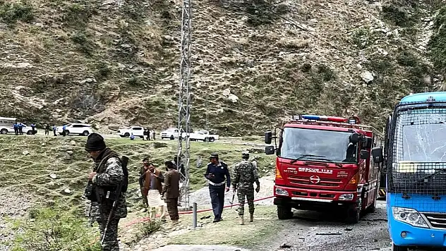 Kamyon uçuruma yuvarlandı: 15 ölü!