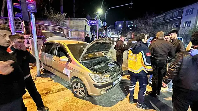 Kamyonet ile otomobil çarpıştı: 1 yaralı