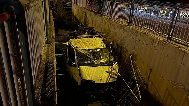 Kamyonet sulama kanalına düştü! 2 yaralı