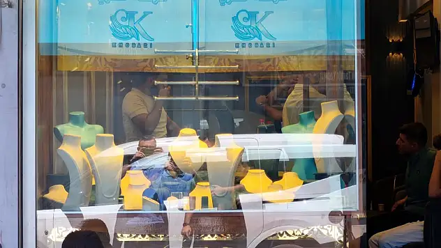 Kan Donduran Soygun! Kuyumcu Vuruldu, Altınlar Yok Oldu!