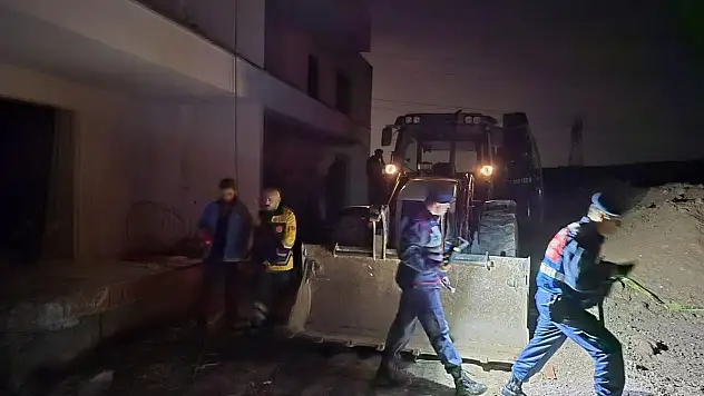 Kanalizasyon kazısında göçük altında kalan 2 kardeş öldü