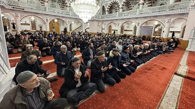 Kandil gecesinde manevi iklim Konya'yı sardı!