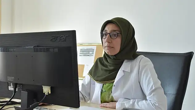 Kanseri yenen Meryem hemşire hastalara moral oluyor