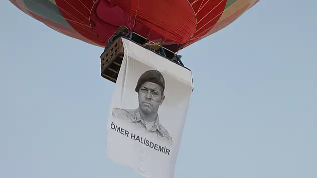 Kapadokya'da balonlar 15 Temmuz'un anısına Türk bayraklarıyla donatıldı!