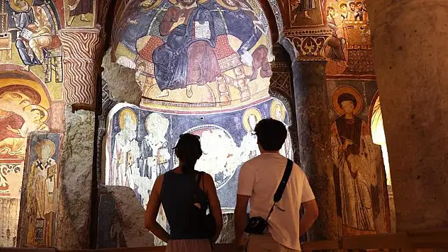 Kapadokya'daki Karanlık Kilisesi turistlerin ilgi odağı oldu