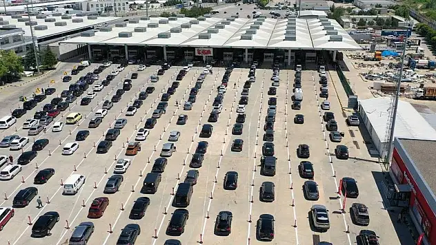 Kapıkule'de gurbetçi yoğunluğu