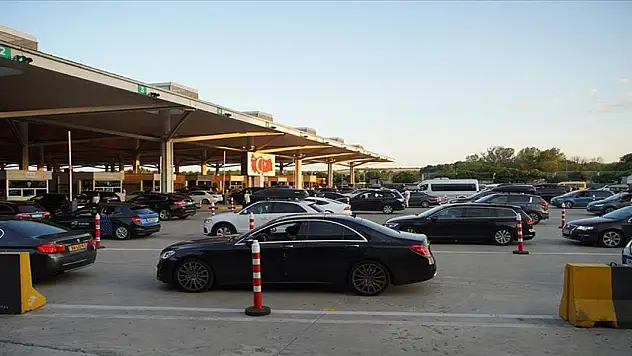 Kapıkule'de sezonun en hareketli günü yaşandı