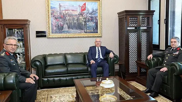 Kara Kuvvetleri Komutanlığı'nda devir teslim töreni
