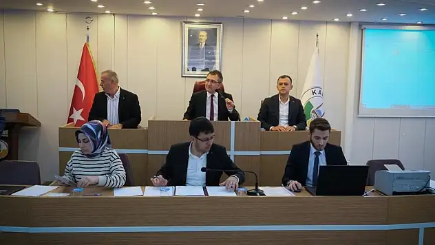Karapınar Belediyesi'nde yeni dönemin ilk meclis toplantısı yapıldı